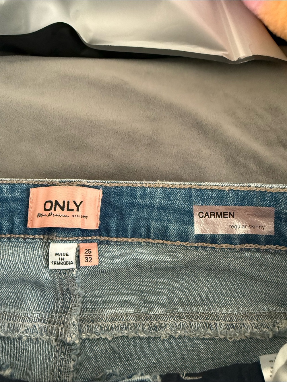 Only Light Blue Distressed Women’s Jeans - Picture 2 of 3